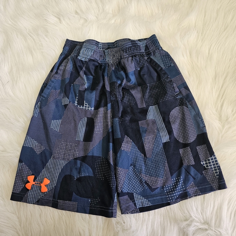 Under Armour boys shorts size Large